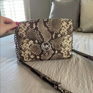 Michael kors purse